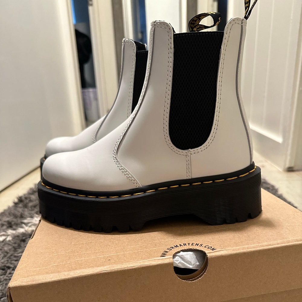 Dr. Martens Chelsea boot Quad in white sz 35